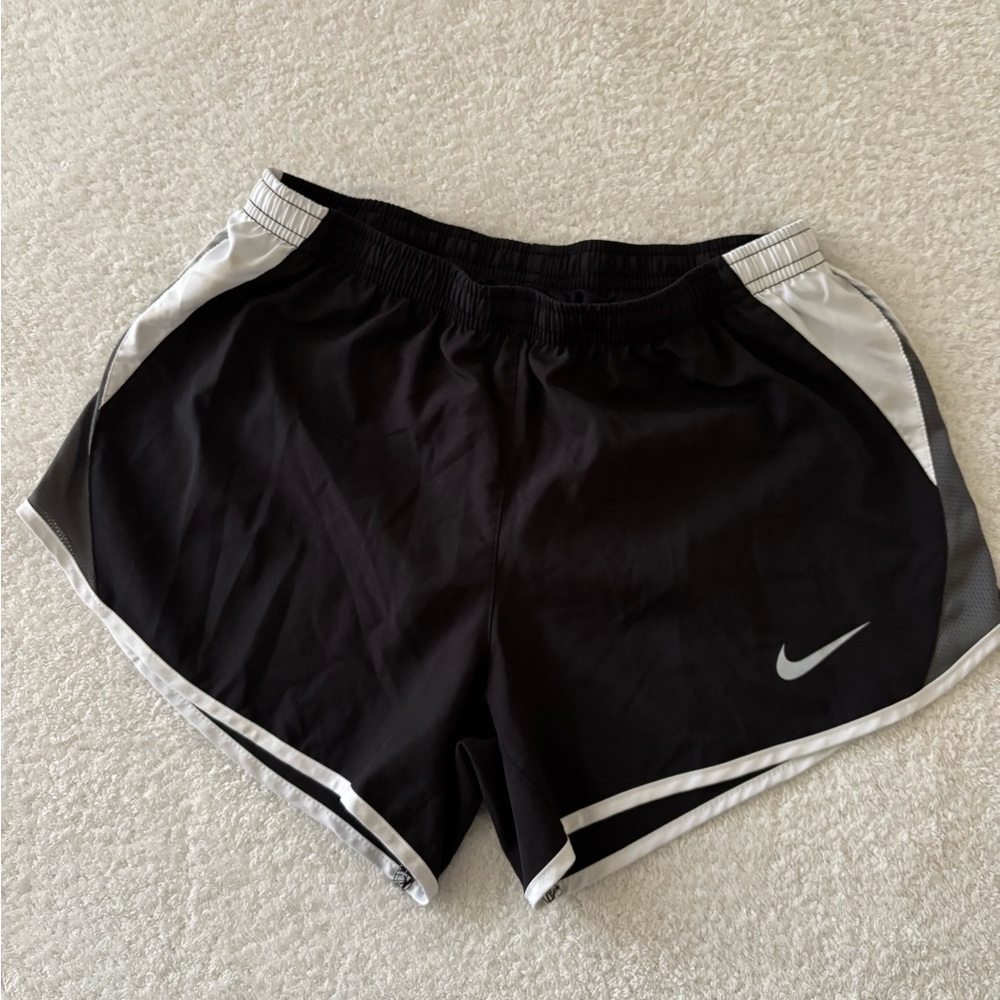 Nike Women's Athletic Shorts in Black and Gray Size Small